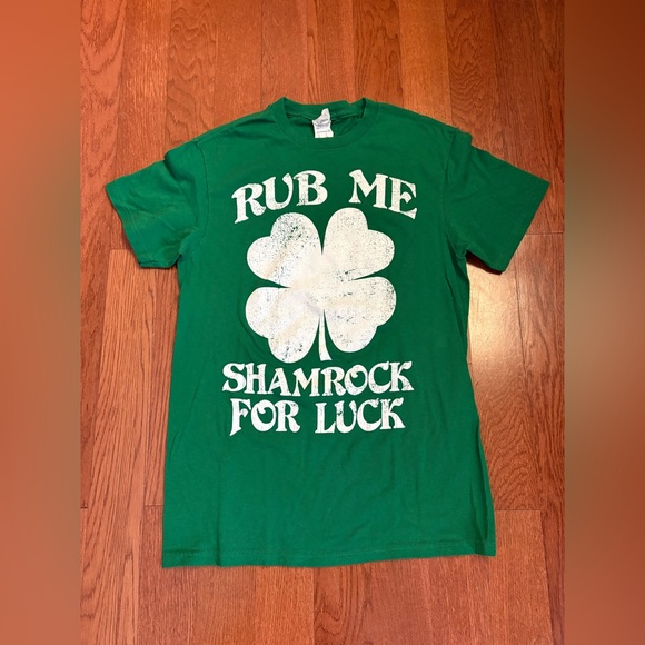 Tops - Green Shamrock Graphic T-Shirt. Size women’s small
